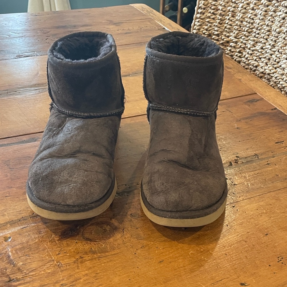 Ugg Women’s Classic Mini II